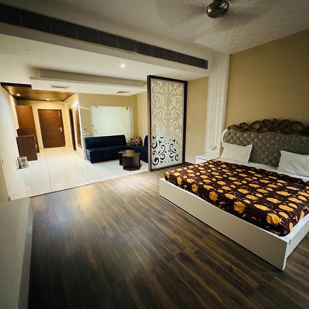 The Pearl Hotel Sirsa Kültér fotó