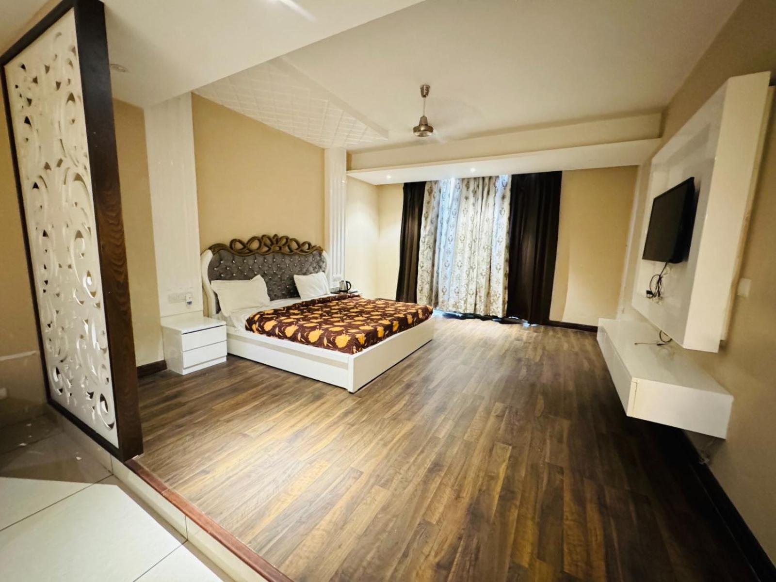 The Pearl Hotel Sirsa Kültér fotó
