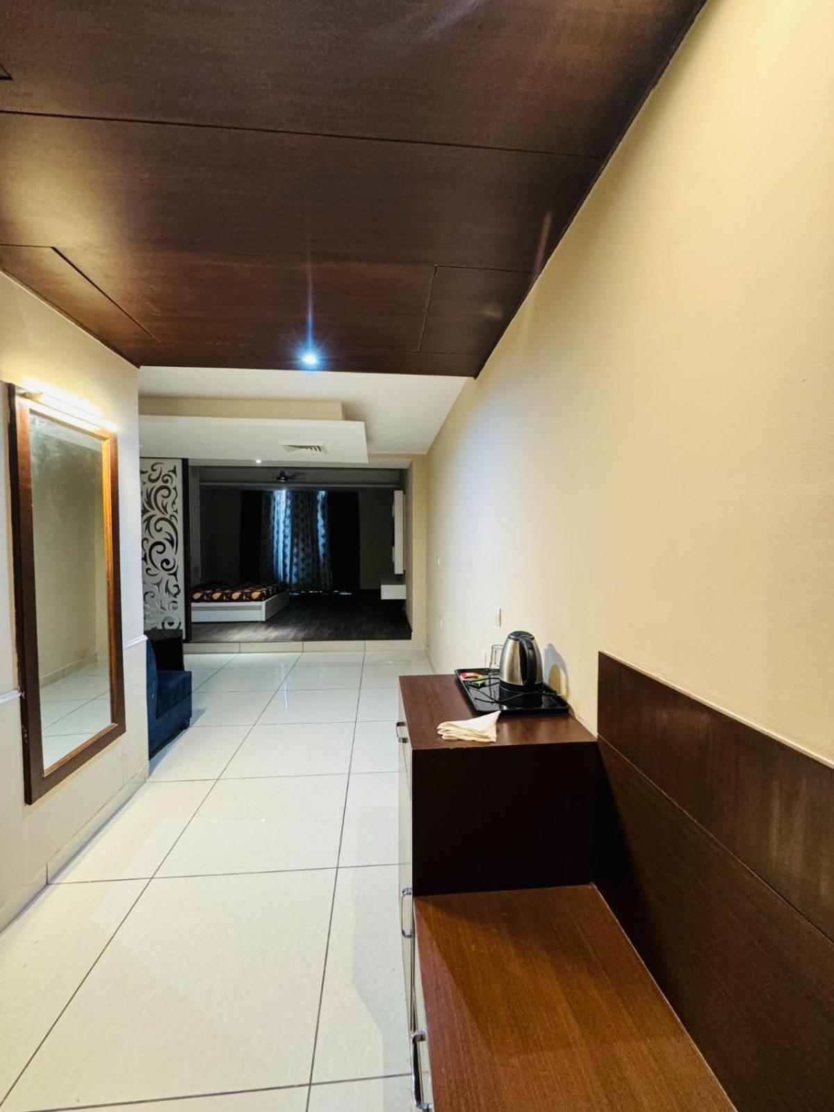 The Pearl Hotel Sirsa Kültér fotó